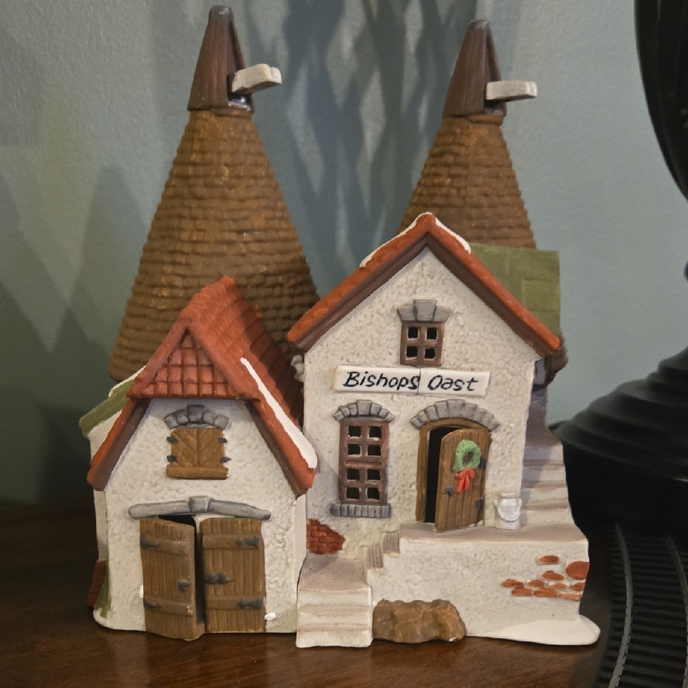 Dept 56 Dickens Village Bishops Oast House